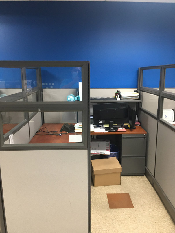 L-shaped desk in cubicle